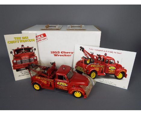 Danbury Mint - A boxed  Danbury Mint 1:24 scale 1953 Chevy Wrecker. The model appears to be in Mint condition housed in Mint 