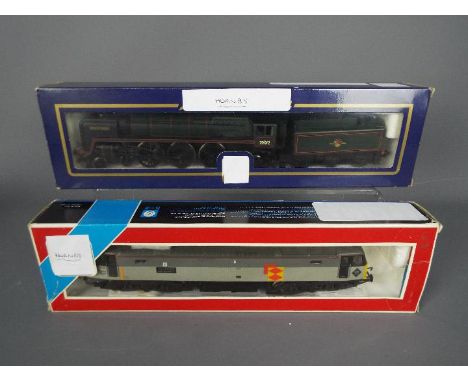 Hornby - Two boxed Hornby OO gauge locomotives. Lot includes R802 Class 47 diesel locomotive Op.No.47213 'Marchwood Militaryp