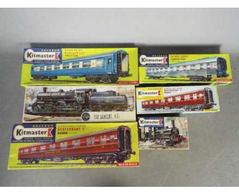 Airfix, Kitmaster - Six boxed vintage plastic OO scale railway model kits. Lot includes Airfix R403 BR Mogul locomotive (part