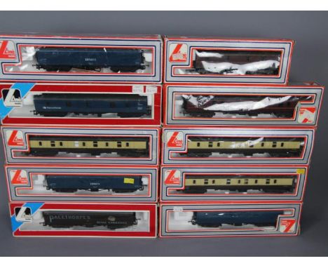 Lima - 10 x boxed coaches and wagons including # 305345 GWR coaches x 3, # 305353 Enparts 14 Ton vans x 2, # 305657 Palethorp