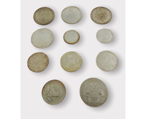 Konvolut von elf Silbermünzen Das Konvolut besteht aus 5 Deutsches Reich 5 Mark, 2 Deutsches Reich 2 Mark, 3 Deutsches Reich 