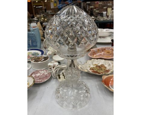 A VINTAGE CUT GLASS MUSHROOM LAMP HEIGHT 32CM 