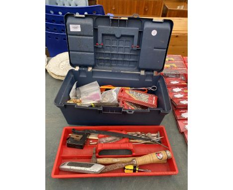 A PLASTIC TOOL BOX AND AN ASSORTMENT OF TOOLS TO INCLUDE CHISELS, HAMMERS AND DRILL BITS ETC 
