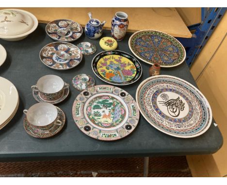 A QUANTITY OF ORIENTAL ITEMS TO INCLUDE PLATES, CUPS, SAUCERS, VASE,ETC 