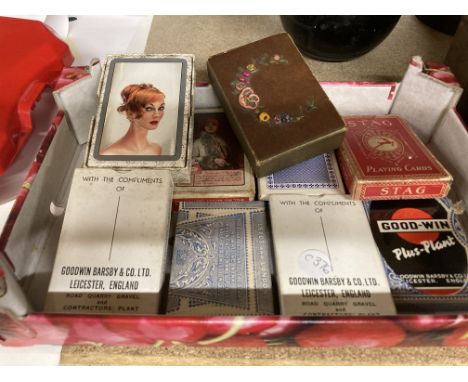 A QUANTITY OF VINTAGE PLAYING CARDS 