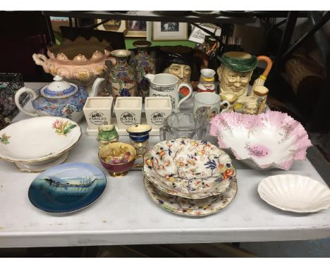 A LARGE QUANTITY OF ITEMS TO INCLUDE AN AYNSLEY CUP, TOBY JUGS, HERB POTS, PLANTER, DISHES, JUGS, VASES, ETC 
