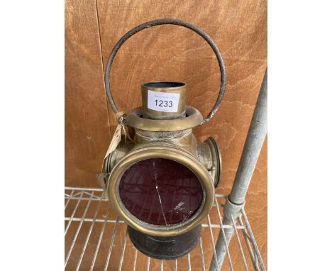 A VINTAGE BRASS AND CAST IRON PARAFIN LAMP 