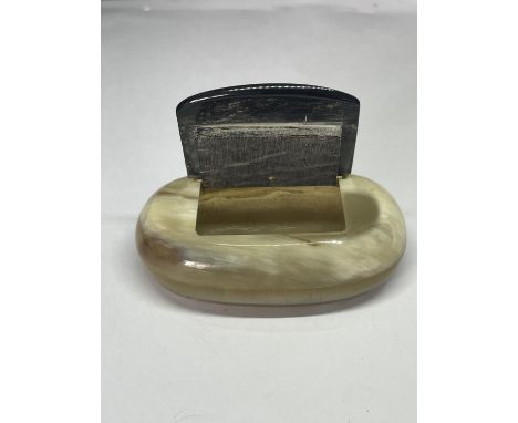 A TORTOISESHELL SNUFF BOX 