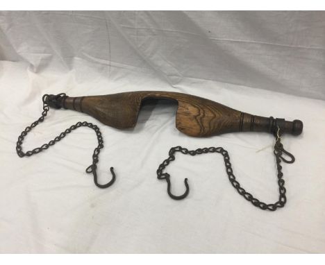 A VINTAGE OAK OX YOKE AND CHAINS W: 84CM 