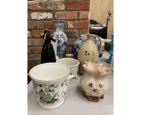 A CROWN STAFFORDSHIRE KOWLOON PLANTER TOGETHER WITH A PORTMERION BOTANIC GARDEN PLANTER - SODA STREAM, VASES ETC 