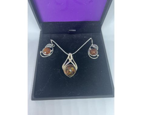 A MARKED SILVER NECKLACE AND EARRING SET WITH AMBER STONES IN A PRESENTATION BOX 