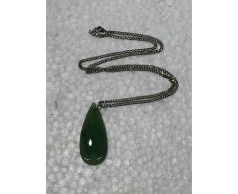 A SILVER CHAIN WITH A JADE PENDANT - BOXED 