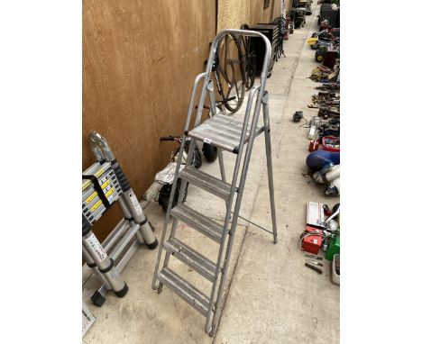 AN ABRU FOUR RUNG ALUMINIUM STEP LADDER 