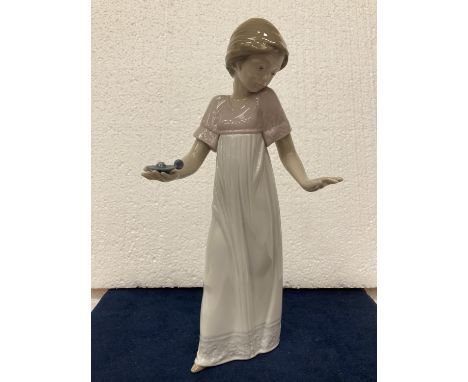 A NAO BY LLADRO LADY WITH CANDLE FIGURINE (CANDLE MISSING) - TO LIGHT THE WAY - 26 CM 