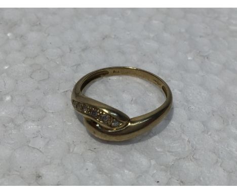 A 9CT GOLD RING WITH SIX DIAMONDS 