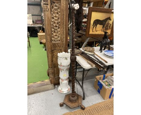 AN OAK STANDARD LAMP HAND CARVED IN MACCLESFIELD HEIGHT 141CM 
