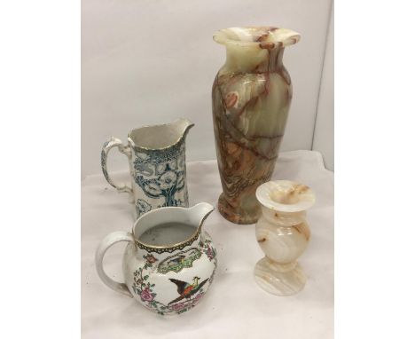A LARGE MARBLE/ONYX VASE HEIGHT 33CM, A SMALLER ONE - A/F, CHIP TO BASE - HEIGHT 15CM, PLUS TWO VINTAGE JUGS 