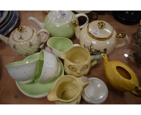 An assortment of vintage ceramics including Keele pottery jugs in the form of birds,Sadler Tea pot and Susie Cooper cups,sauc