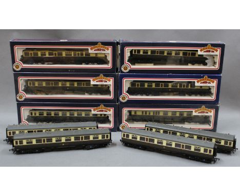 A group of Bachmann branch-line GWR coaches, in chocolate/cream livery, comprising 5 boxed, 5 unboxed, and a spare box