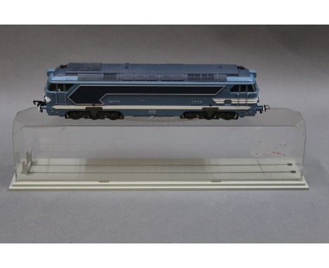A Fleischmann HO scale SNCF 68001 diesel locomotive in a plastic Jouef display box