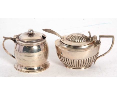 Mixed Lot:  A Victorian silver lidded mustard of barrel form with reeded decoration to the body, blue glass liner, hallmarked