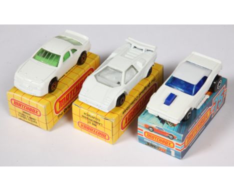 Matchbox Superfast Graffic &amp; Graffix group (1) 1c Dodge Challenger - white body with off white roof, blue windows, interi