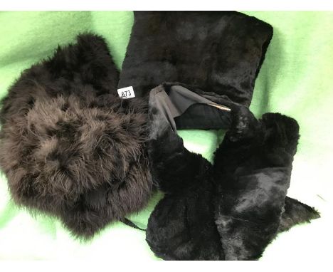 Quantity of black scarfs 1x Feather black scarf,