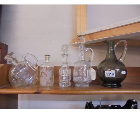 Five pieces of vintage glass including engraved examples.