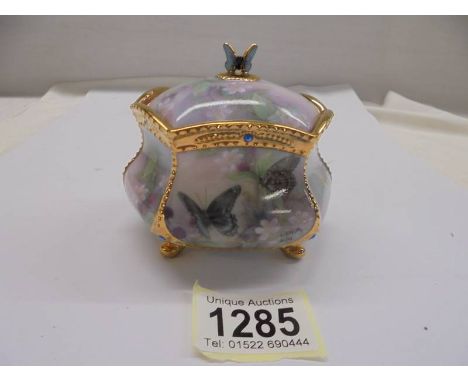A Flights of Fancy lidded musical trinket box, No. U4378.
