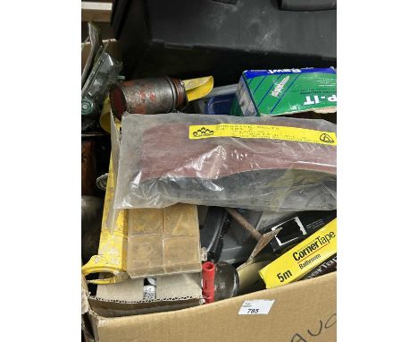 Box of tools, various 