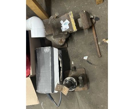 A bottle jack and a bench vice