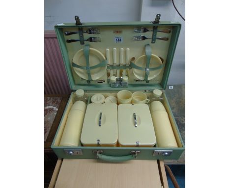 VINTAGE PICNIC SET