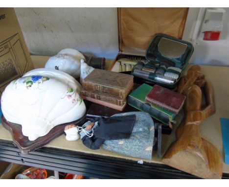 COLLECTION OF MIXED VINTAGE ITEMS INCLUDING TRAVELING SET