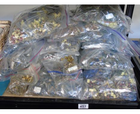 X 26 BAGS OF PLASTIC MODEL SOLDIERS