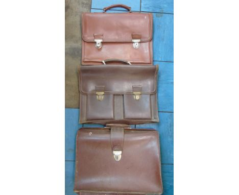 3 VINTAGE CASES