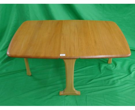 Small blonde elm Ercol Sutherland table. This lot is approximately 101cm by 69cm wide and 46cm tall.   