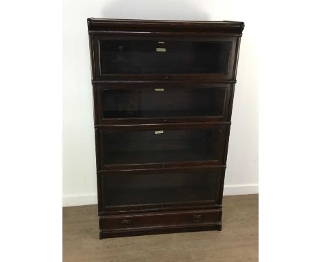 GLOBE WERNICKE OAK SECTIONAL BOOKCASE, EARLY 20TH CENTURY with four graduated glazed shelves, the base fitted with a single d