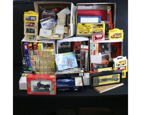 Around 160 boxed diecast models to include Lledo Days Gone, Lledo Promotional Models, The Henry Ford Commemorative Edition, V