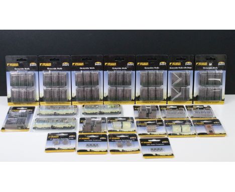 22 Carded Graham Farish Scenecraft trackside buildings and accessories to include 5 x 42-568 Quayside Walls, 379-318 1960/70s
