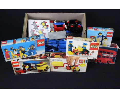 Lego - Quantity of various 1980s Lego to include six boxed sets including 384 London Bus, 214 Road Repair Crew, 276 Doctor's 