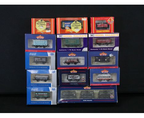 14 Boxed OO gauge items of rolling stock to include 6 x Bachmann featuring 37-666A 14 Ton Tank Wagon ESSO Black weathered set