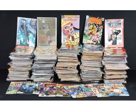 Comics –  Over 650 Modern Age – Bronze Age comics featuring DC, Valiant, Eclipse, Image, Marvel etc to include many The Flash