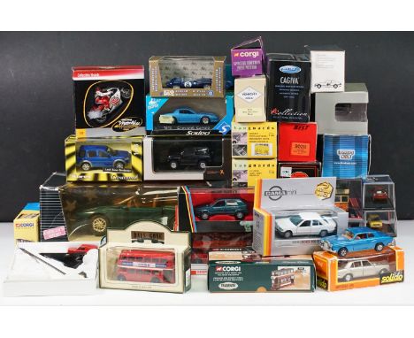 32 Boxed / cased diecast models to include 2 x EFE Exclusive First Editions, 4 x Vanguards (VA19000, VA19008, VA19001 and VA0