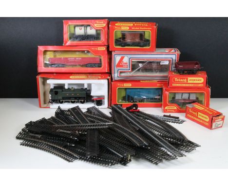 Collection of OO gauge model railway to include Triang Hornby 0-6-0 GWR 9400 locomotive, 8 x boxed items of rolling stock (7 
