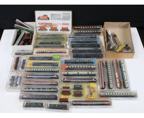 Cased Fleischmann N gauge 2000 locomotive and rolling stock set along with 36 x cased N gauge items of rolling stock to inclu