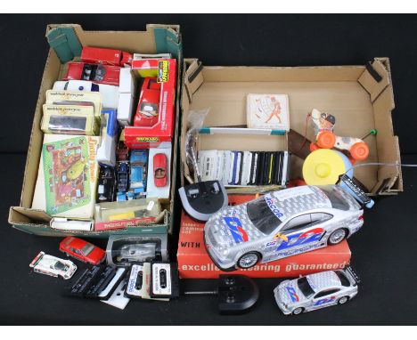 Collection of mixed toys and games to include boxed diecast models featuring Burago 1/24 Ferrari Testarossa, Matchbox Models 