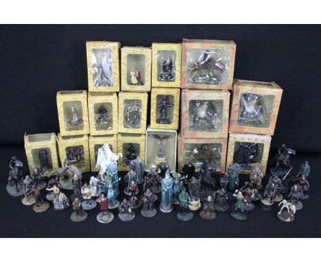 Collection of Eaglemoss Lord Of The Rings metal figures to include various unboxed examples and 17 x boxed examples, all in v