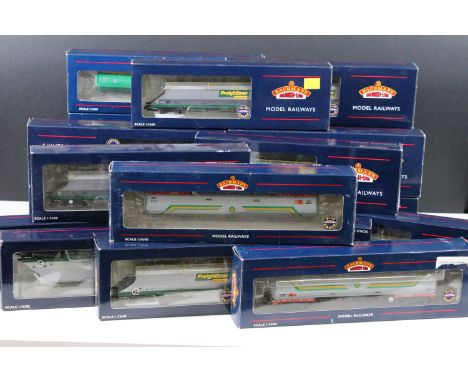 21 Boxed Bachmann OO gauge items of rolling stock to include 38-031 100 Tonne HHA Bogie Hopper Wagon Freightliner heavy haul 