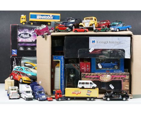 Collection of boxed and unboxed diecast models to include 14 x boxed examples featuring Maisto 1/24 Special Edition Chrysler 