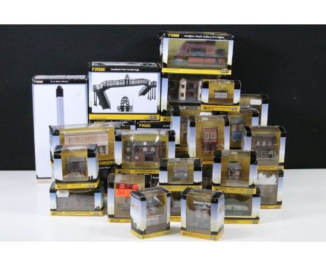 30 Boxed Graham Farish Scenecraft trackside buildings and accessories to include 42-026 Hampton Heath Colliery Winding House,